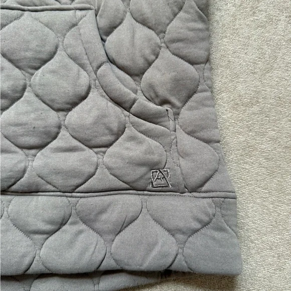 Quilted Half Zip Pullover | Cozy Lightweight Jacket - Picture 4 of 6